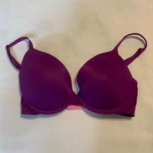 PINK Victoria's Secret size 32D "wear everywhere push-up" underwire bra